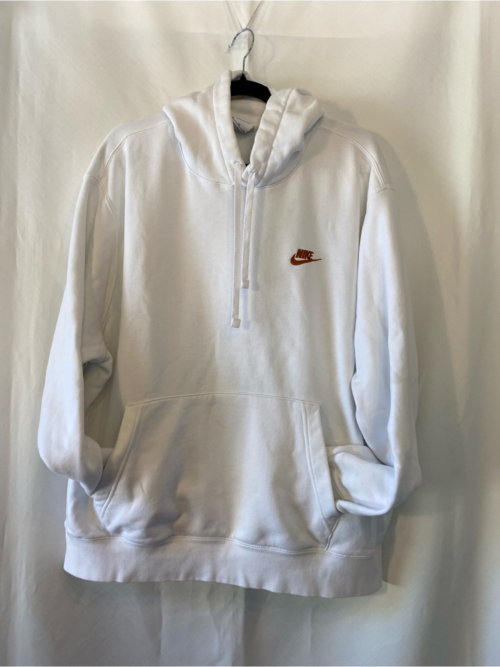Nike White Club Pullover Hoodie Mens XL Sporty Streetwear Cozy Athleisure Unisex